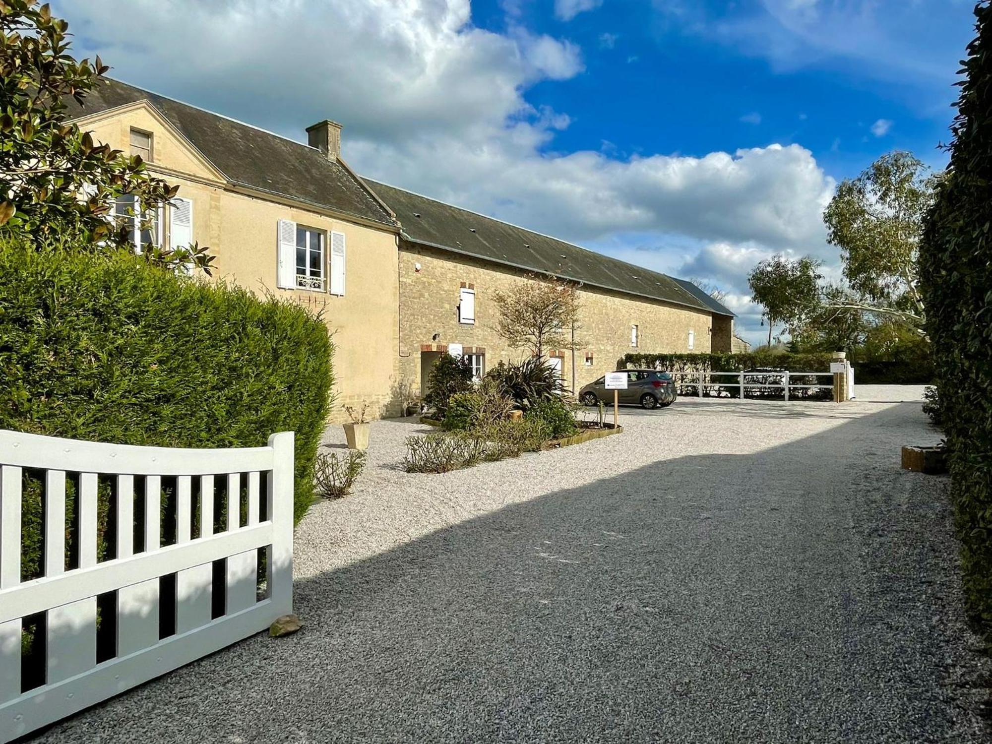 ויירוויל-סור-מר Les Chambres D'Omaha Beach Etablissement Avec Deux Chambres D'Hotes, Petit-Dejeuner Compris Fait-Maison Et Produits Locaux מראה חיצוני תמונה