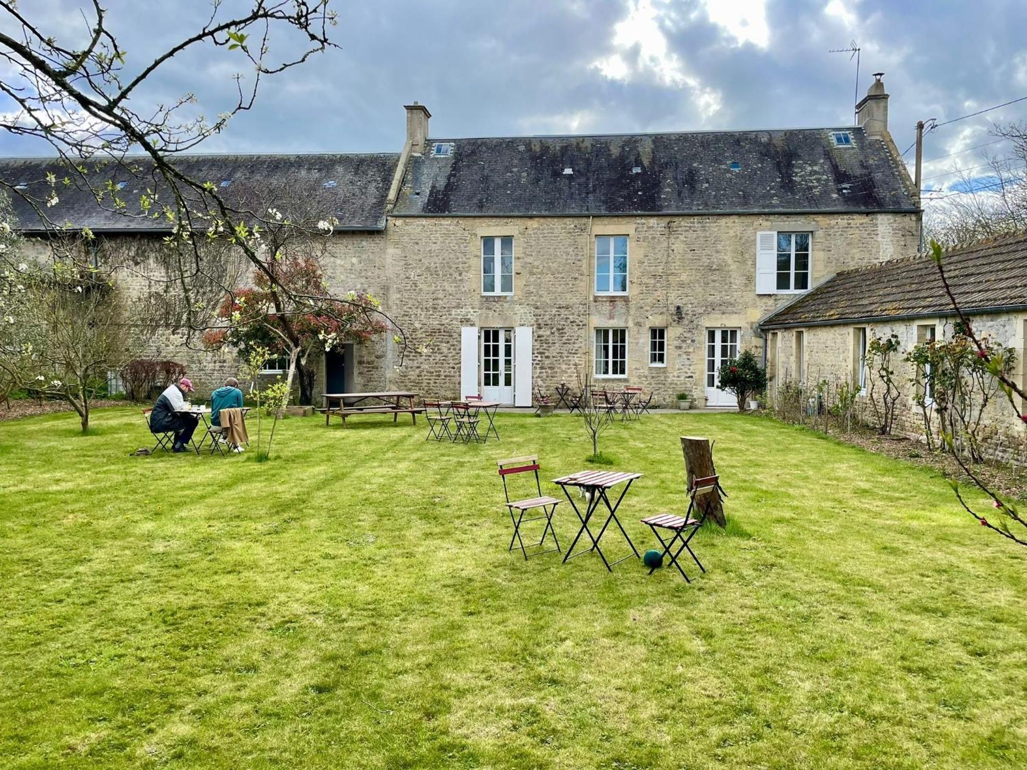ויירוויל-סור-מר Les Chambres D'Omaha Beach Etablissement Avec Deux Chambres D'Hotes, Petit-Dejeuner Compris Fait-Maison Et Produits Locaux מראה חיצוני תמונה